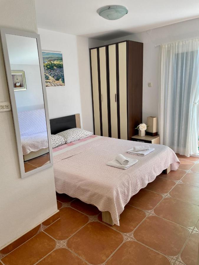 Studio Apartmani Kremic Karlobag Exteriér fotografie