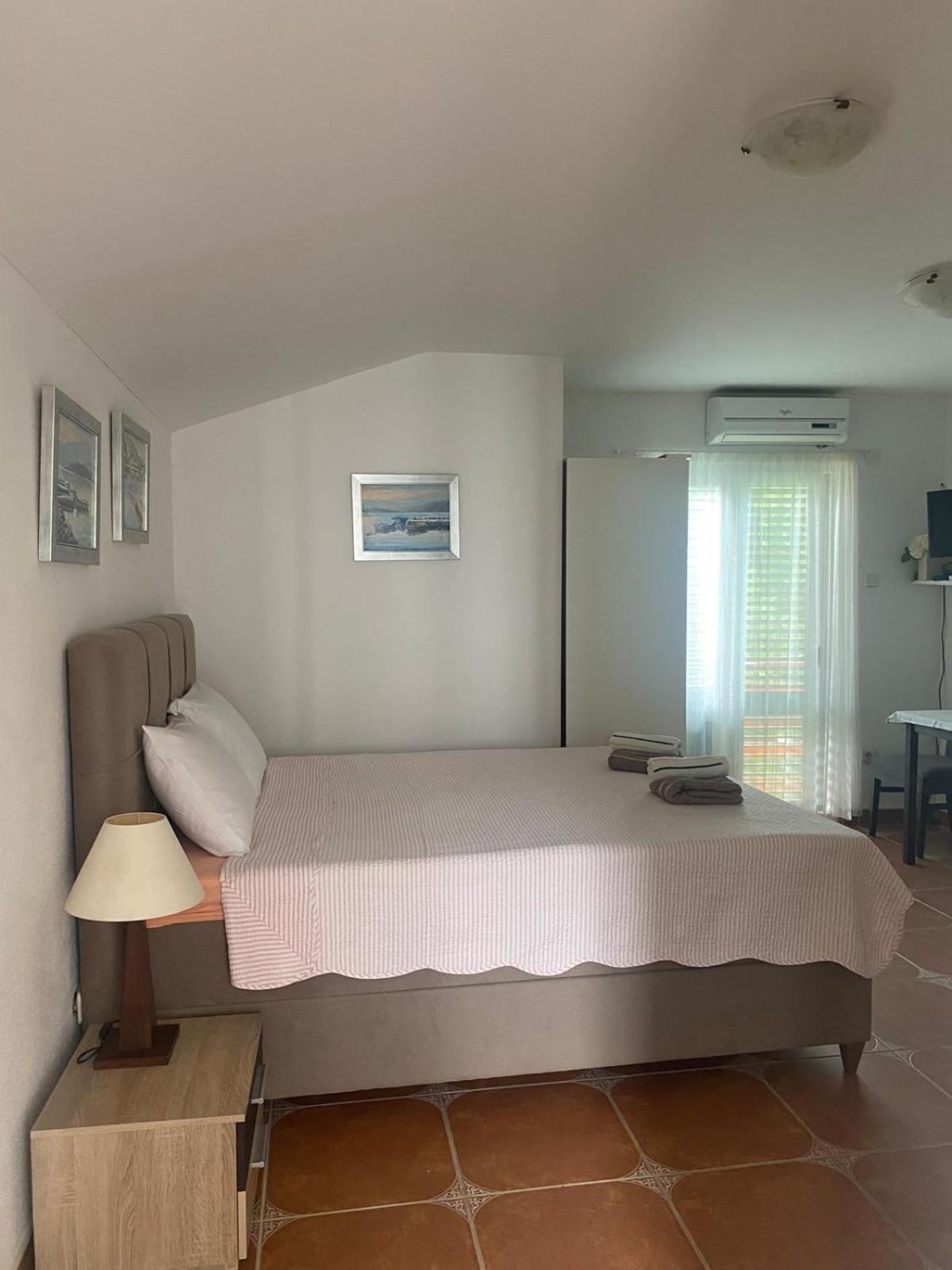 Studio Apartmani Kremic Karlobag Exteriér fotografie